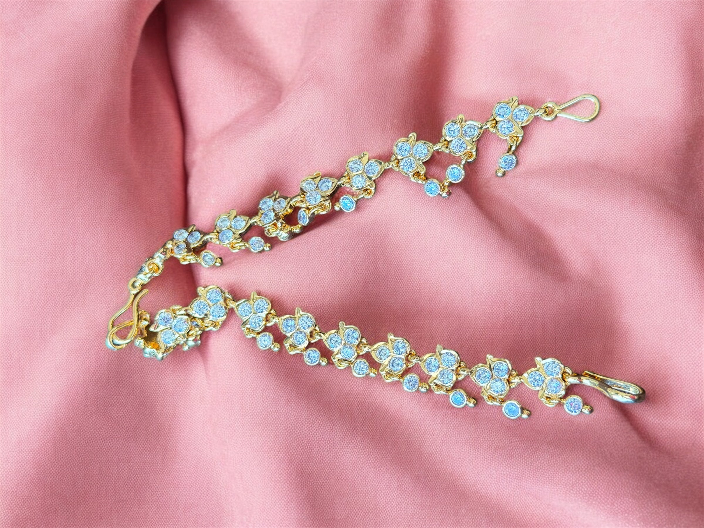 White Stone Ear Mattle - E002