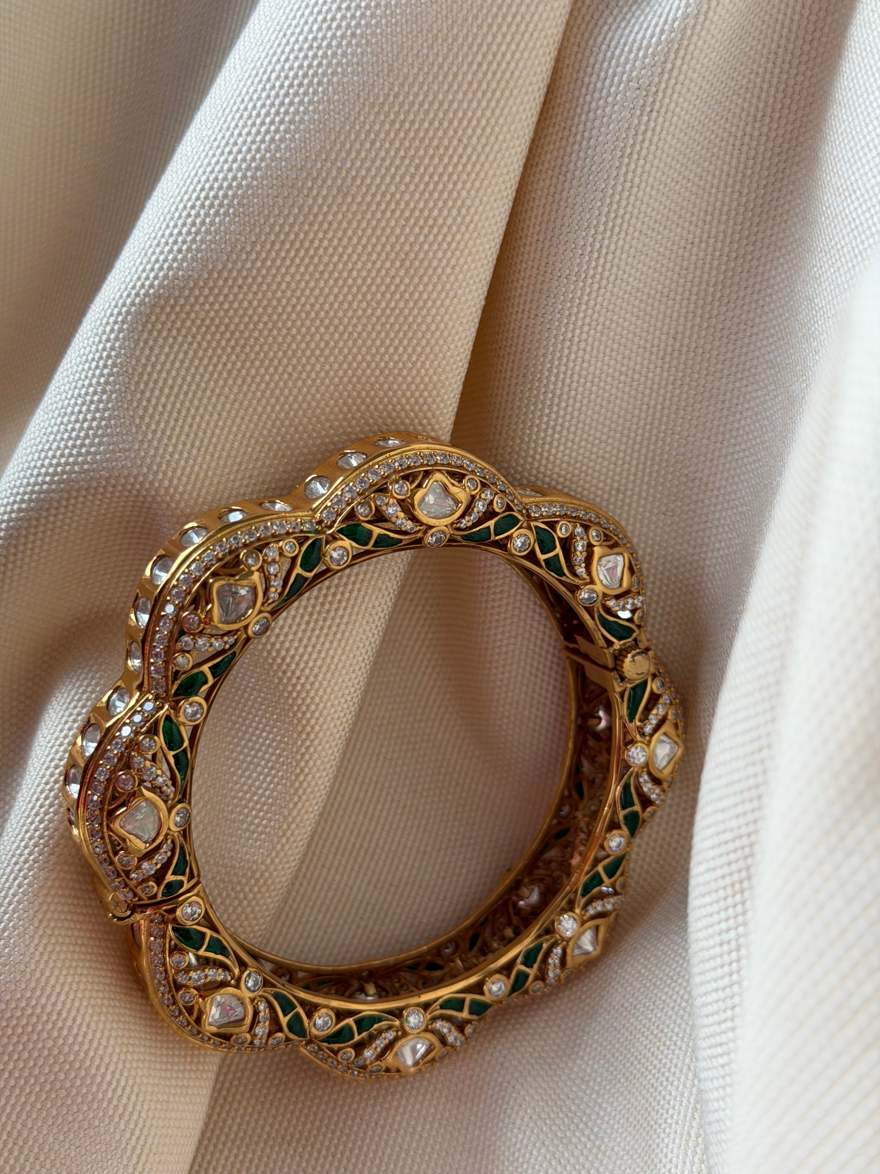 Kundan-style bangle with Green-colored and diamond-like stones [Gold Llated] - Single Bangle