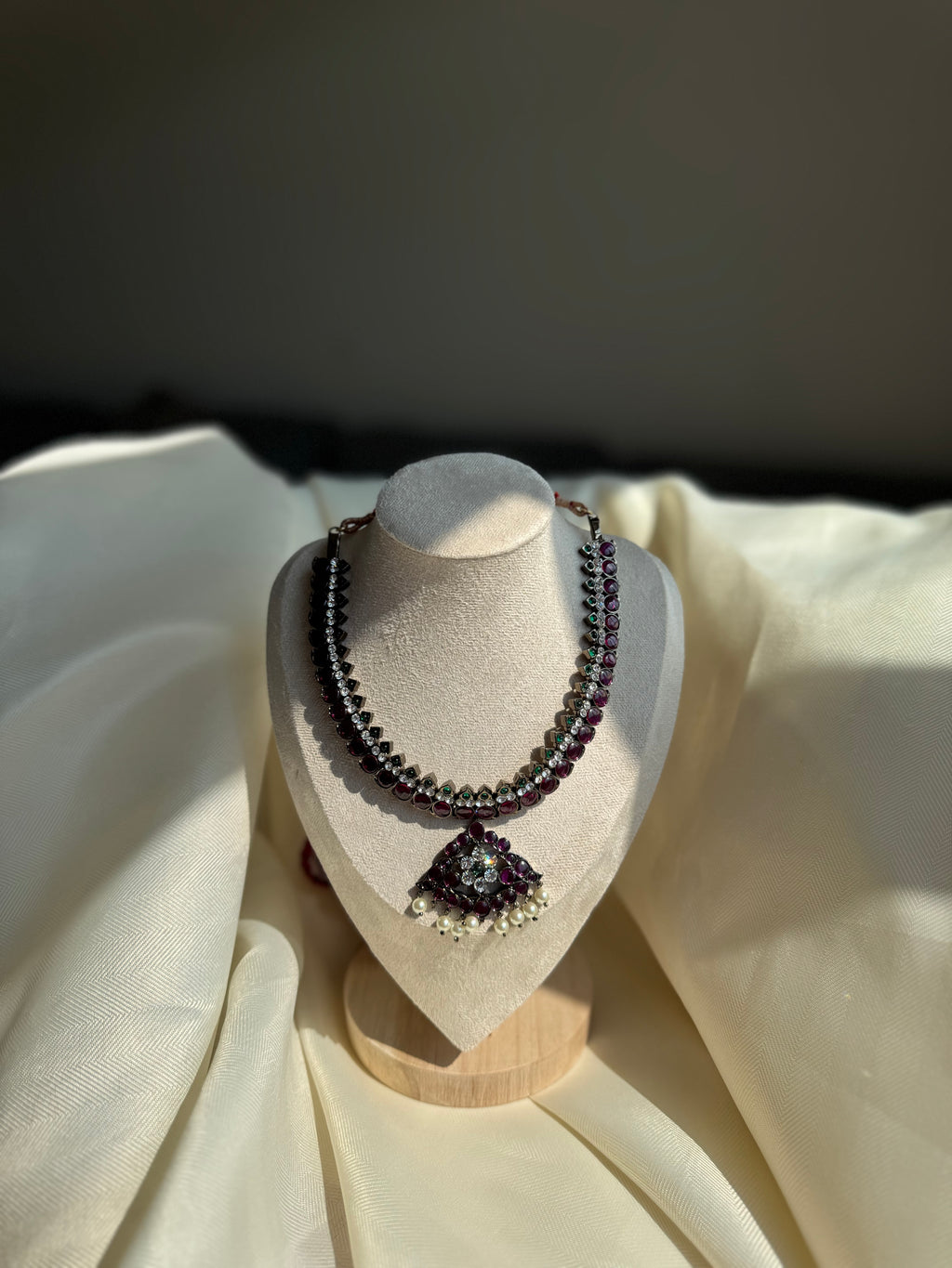 Precious Black Stone Kemp Short Necklace