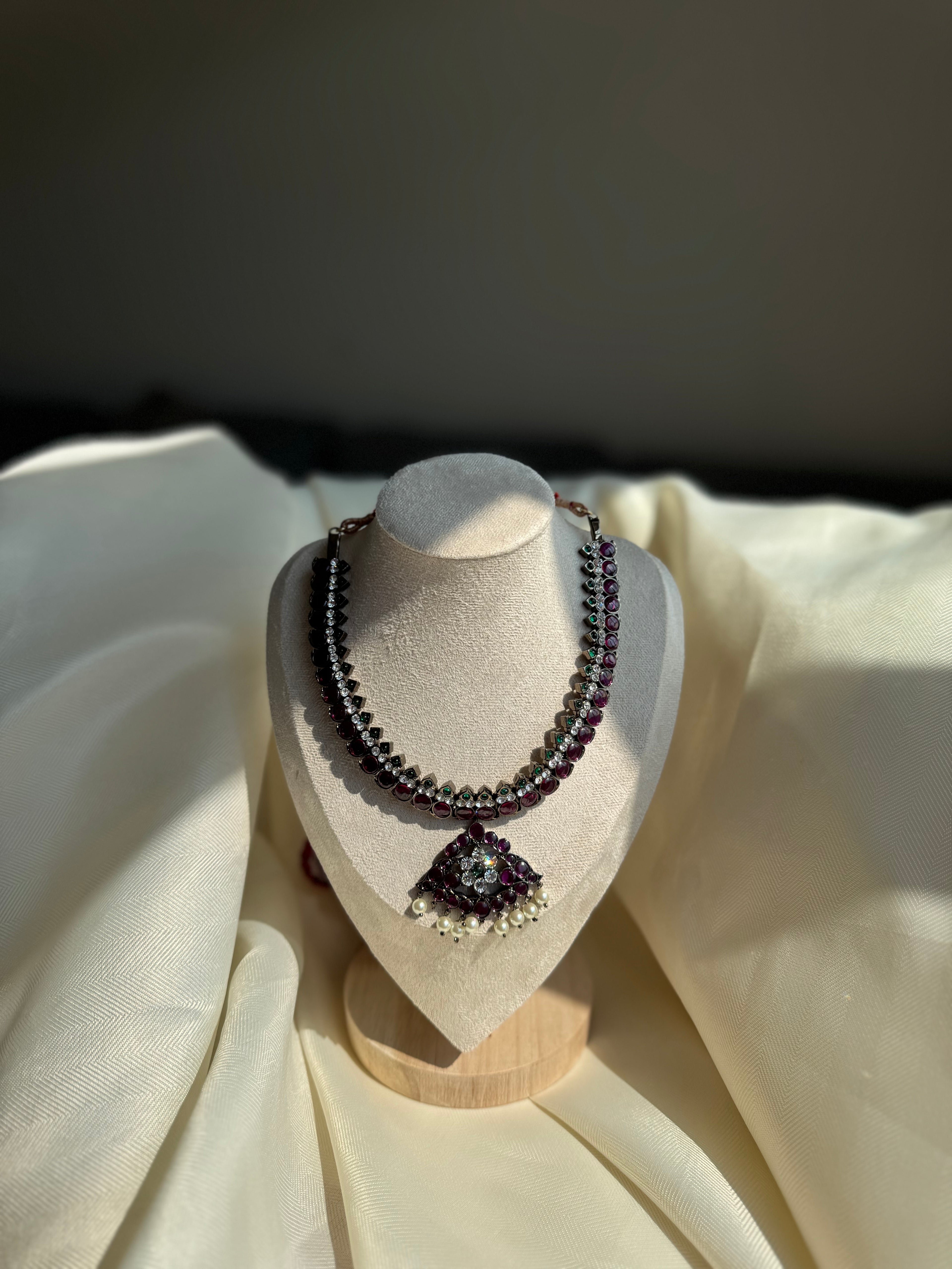 Precious Black Stone Kemp Short Necklace