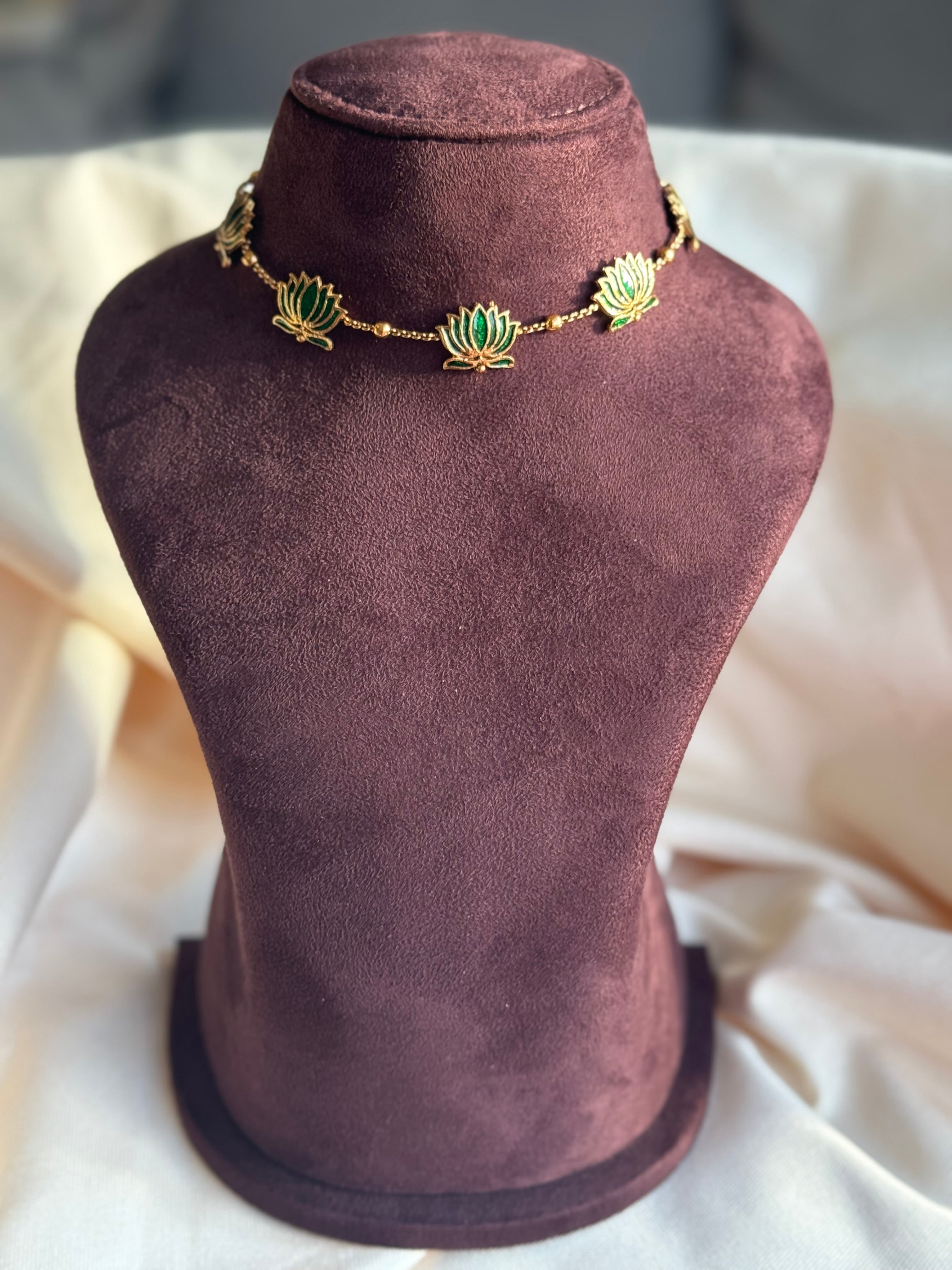 Lotus Short Neckpiece-Green