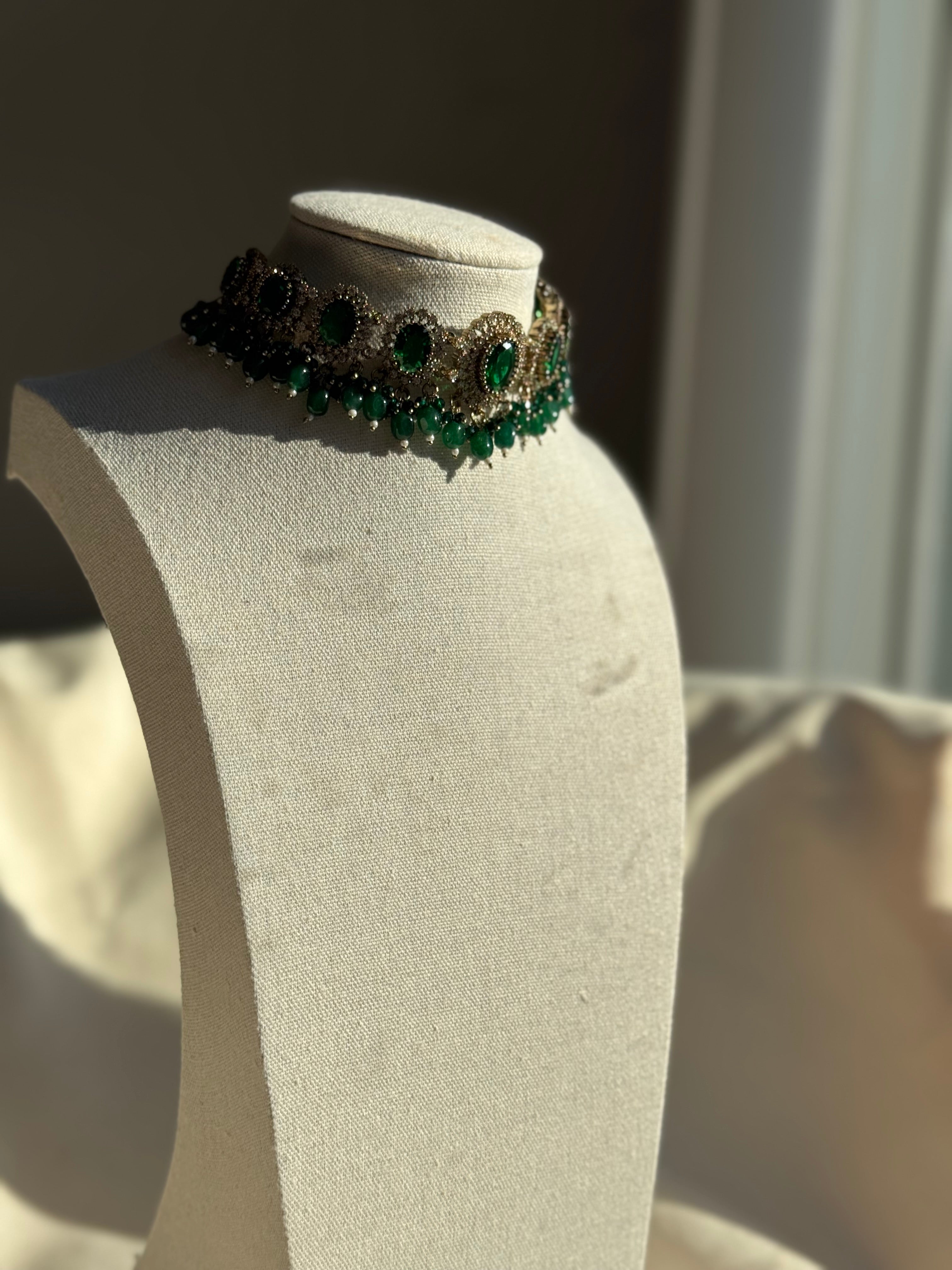 Nive- Victorian Choker Set with Emerald Green Stones