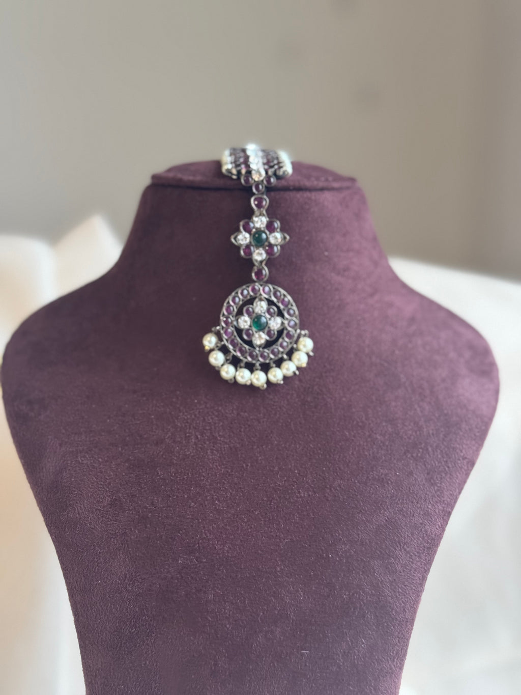 Floral Motif Red Stone Kemp Mang Tikka-Red White & Green-Pearl