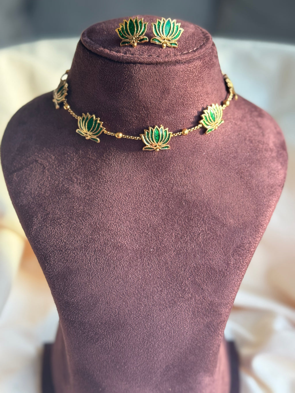 Lotus Short Neckpiece-Green