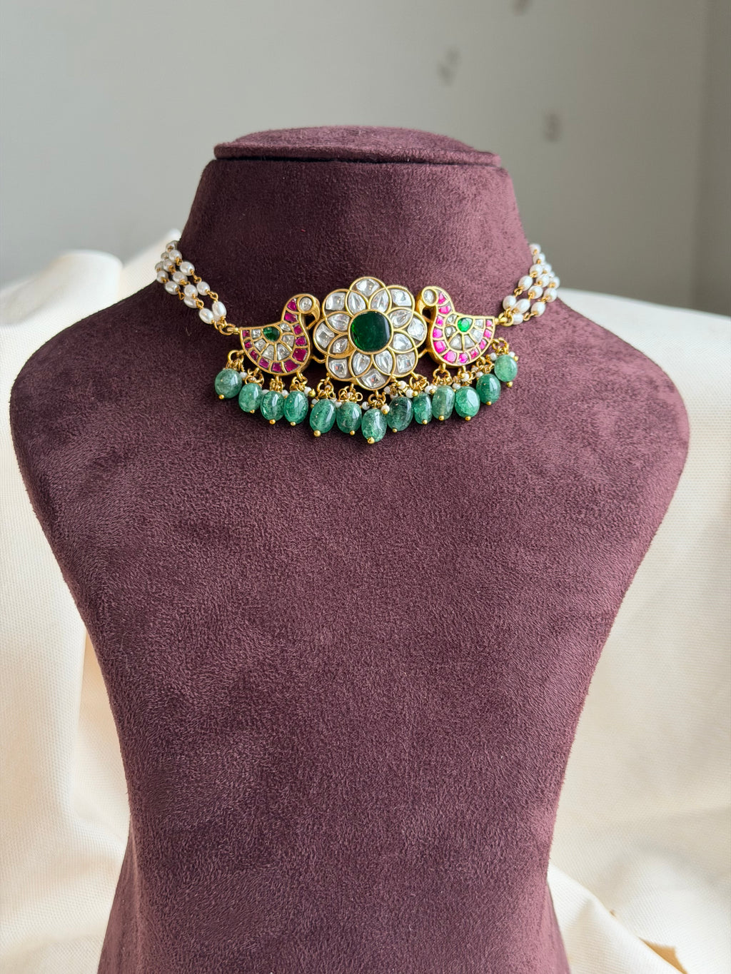 Peacock
Floral Design Jadau Kundan Chocker with White Pearl Chain