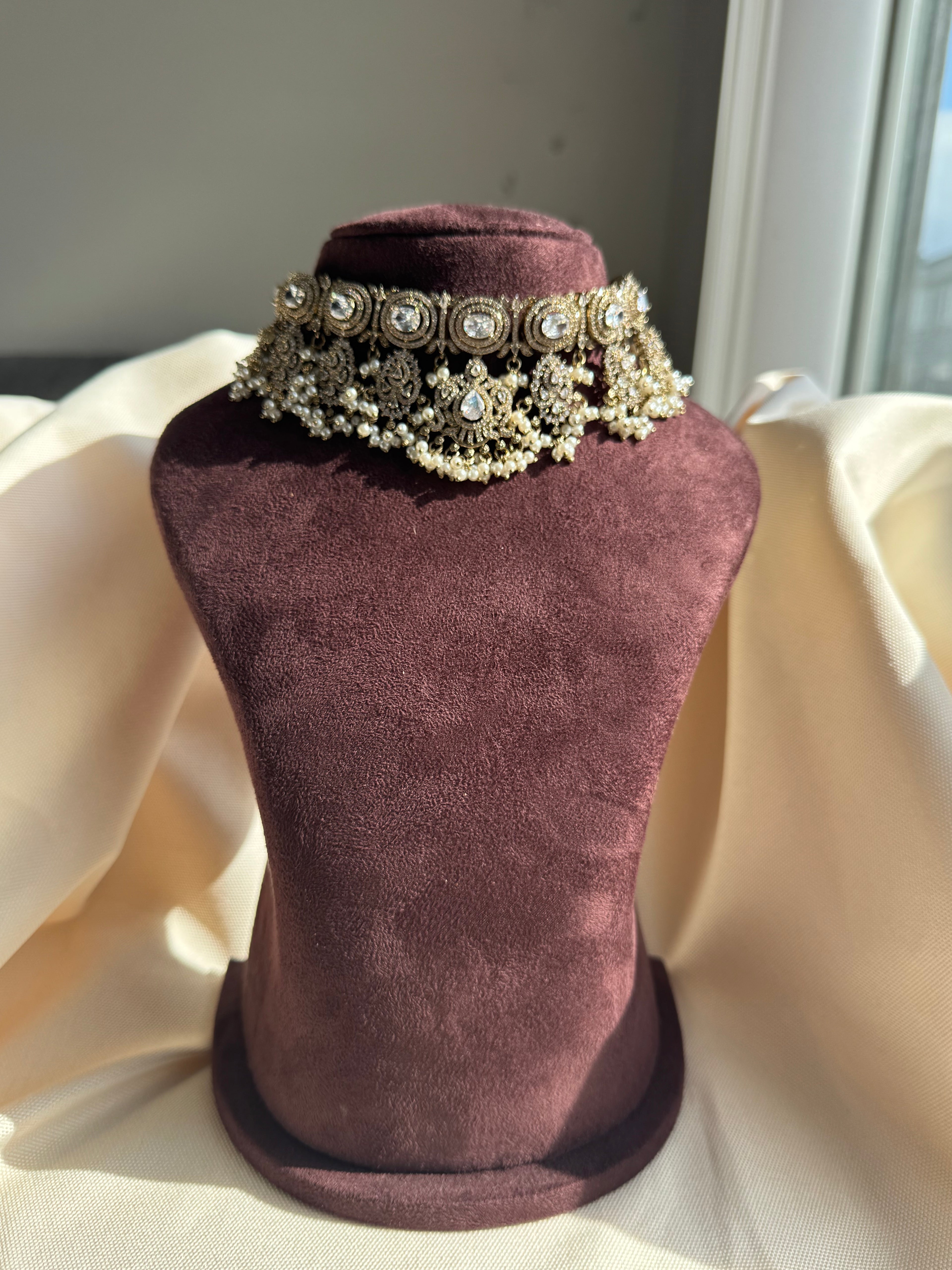 Victorian Choker Set with Earrings – White