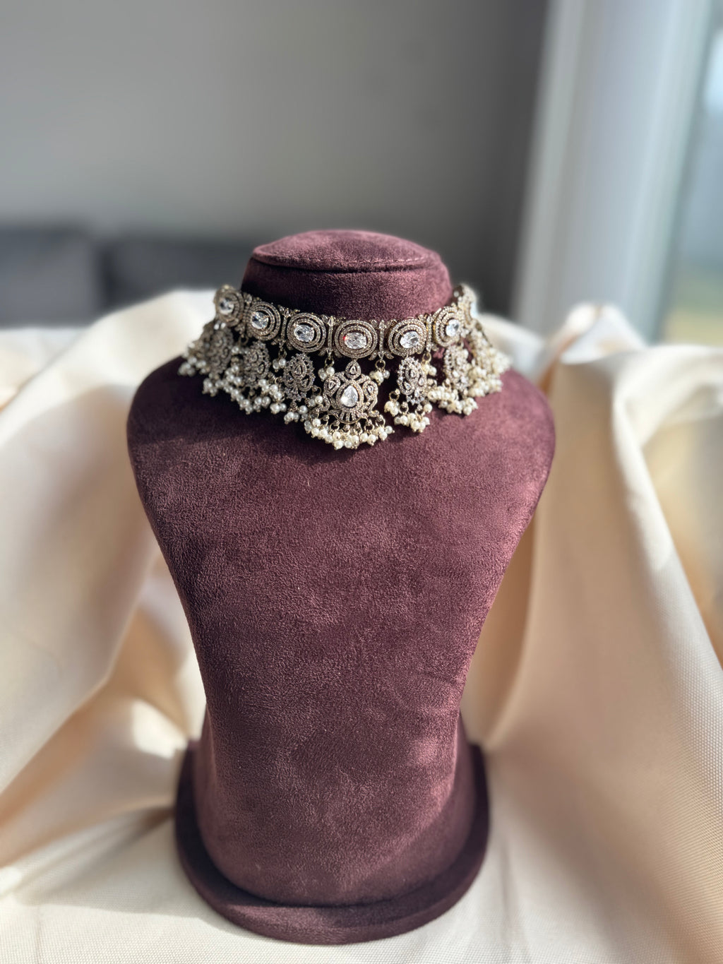 Victorian Choker Set with Earrings – White