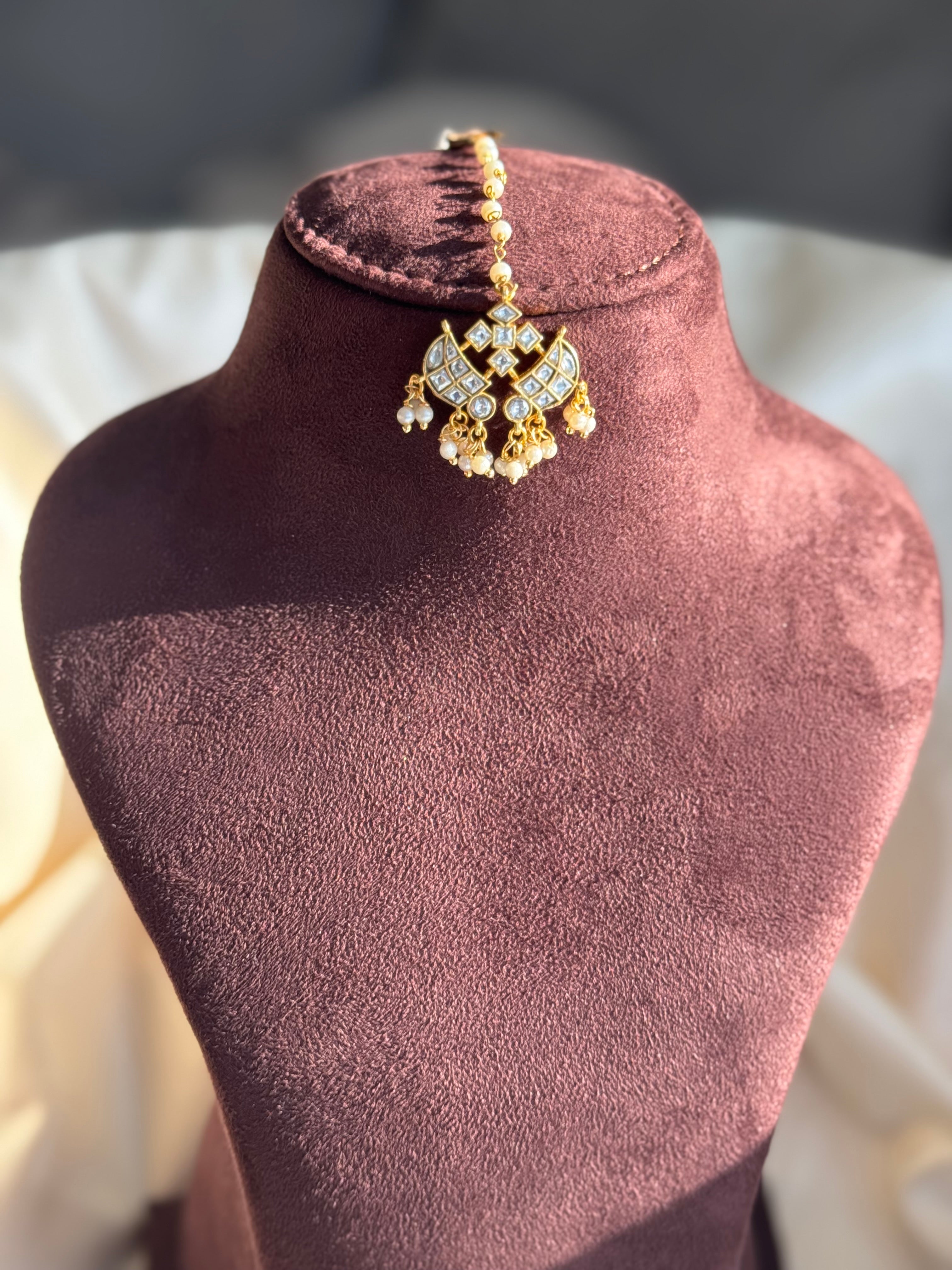 Jadau Kundan Tikka/ Netti Chutti - White