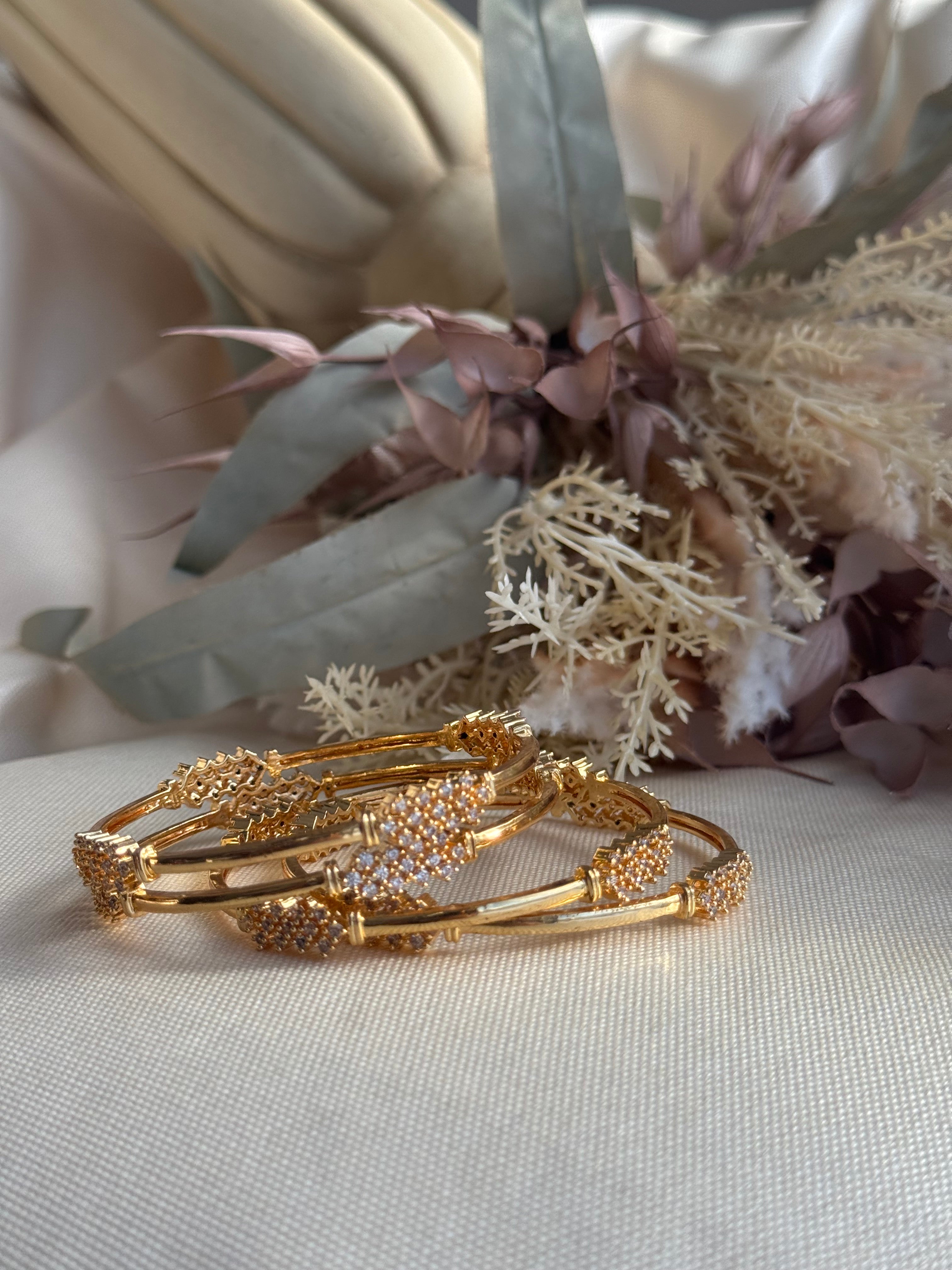 Diamonds a like Bangle SetOf 4