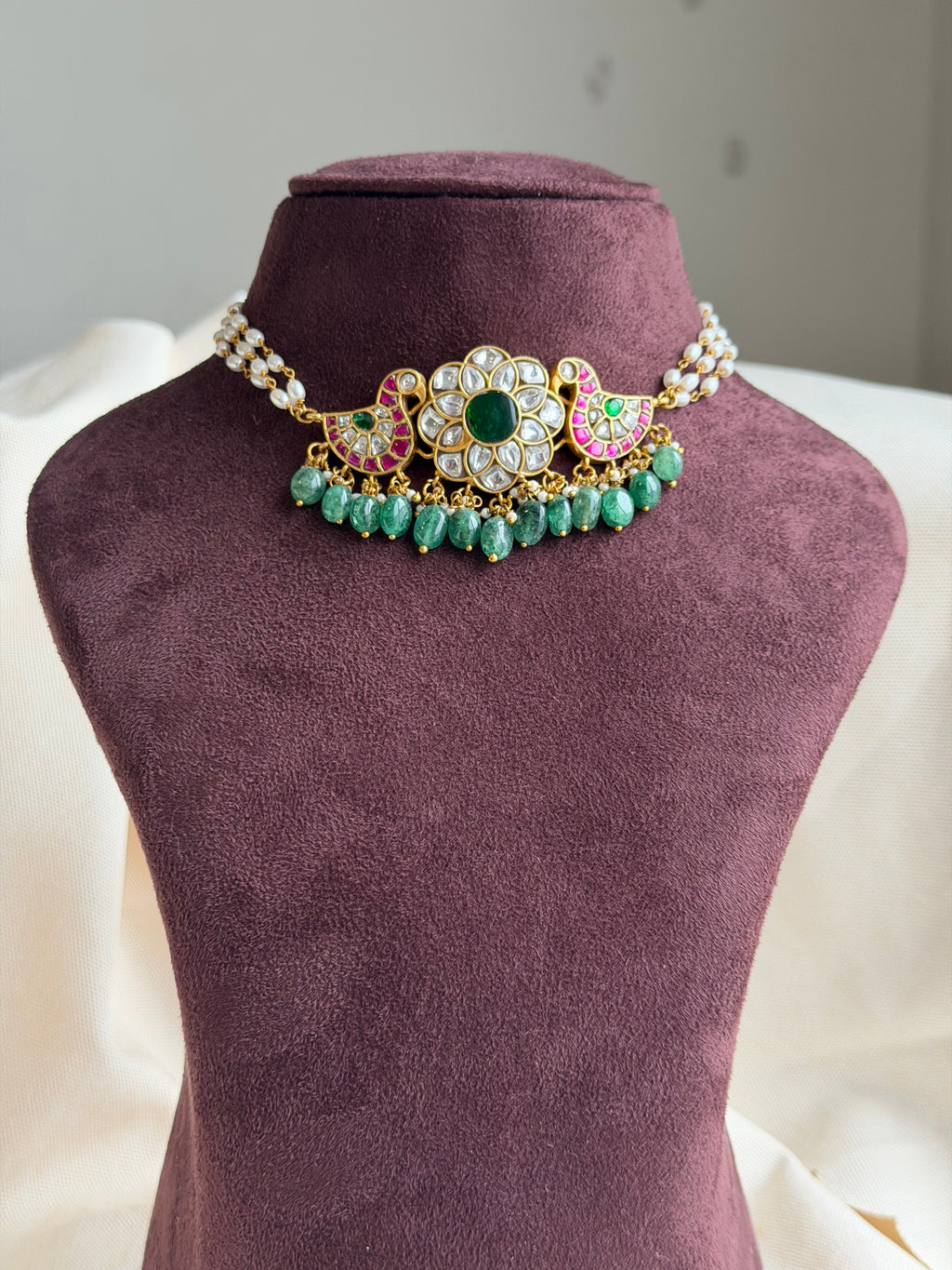 Peacock
Floral Design Jadau Kundan Chocker with White Pearl Chain