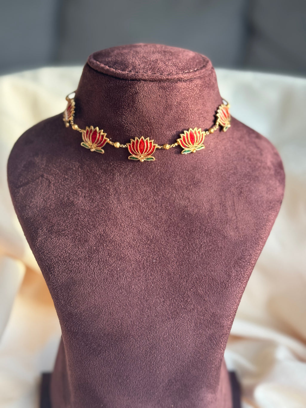 Lotus Red Green Short Neckpiece Set
