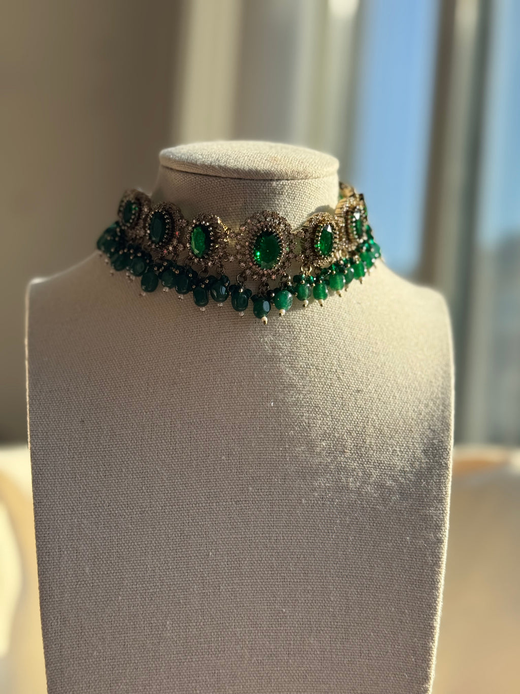 Nive- Victorian Choker Set with Emerald Green Stones