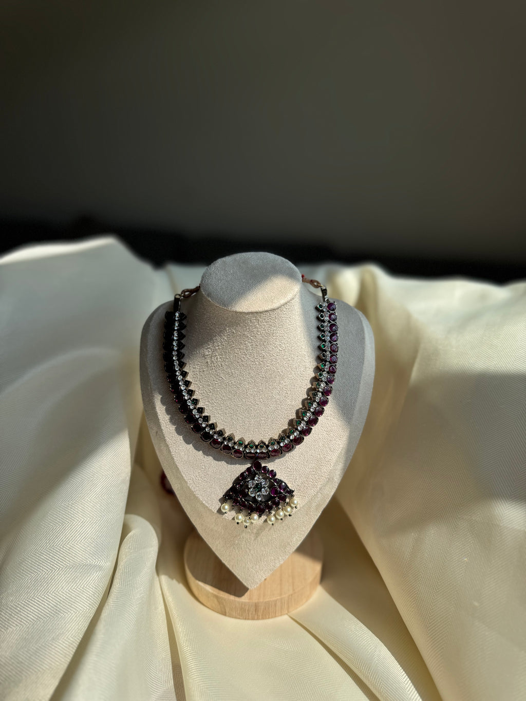 Precious Black Stone Kemp Short Necklace