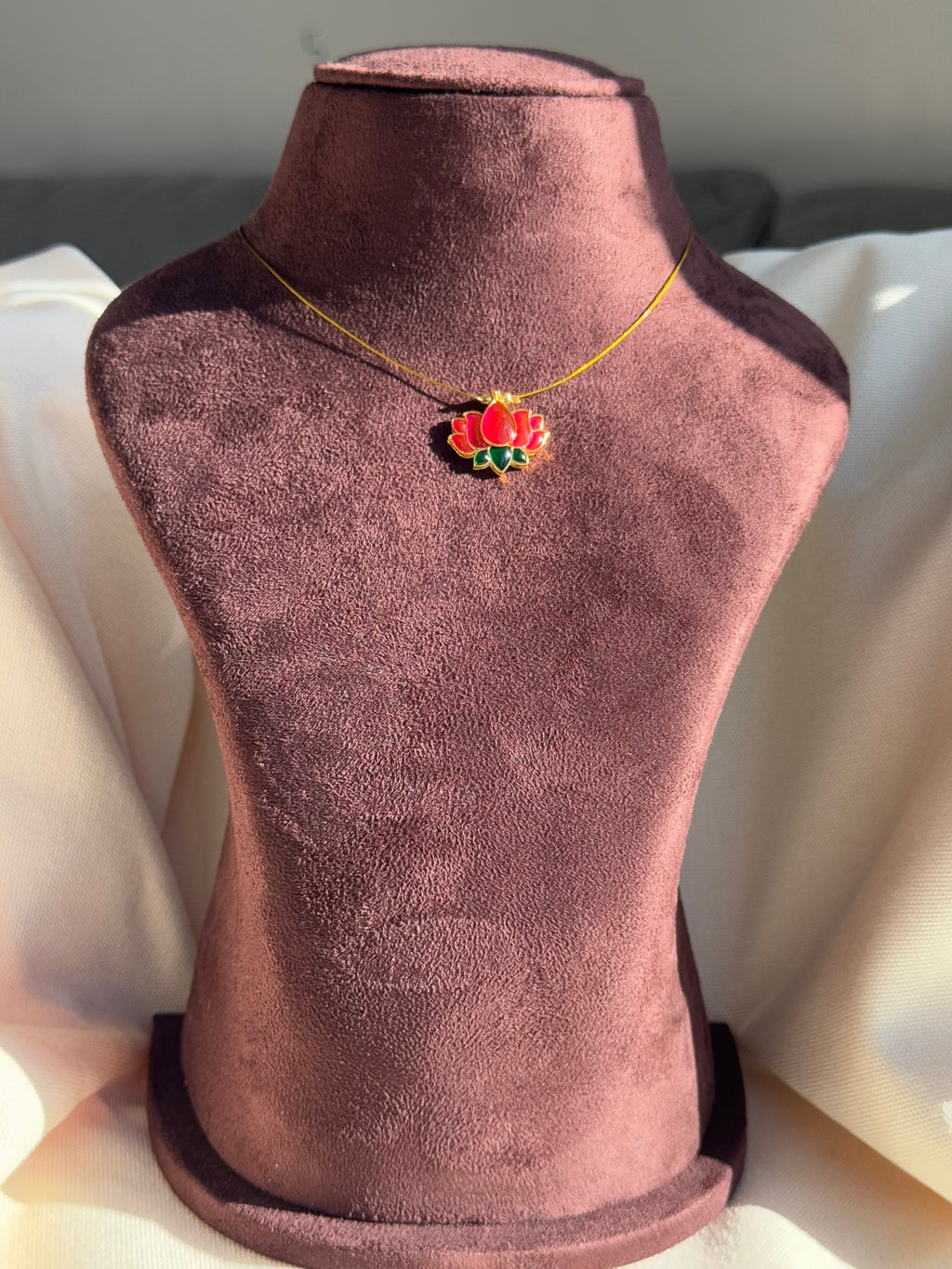 Lotus Pendant Invisible Chain-Green Red