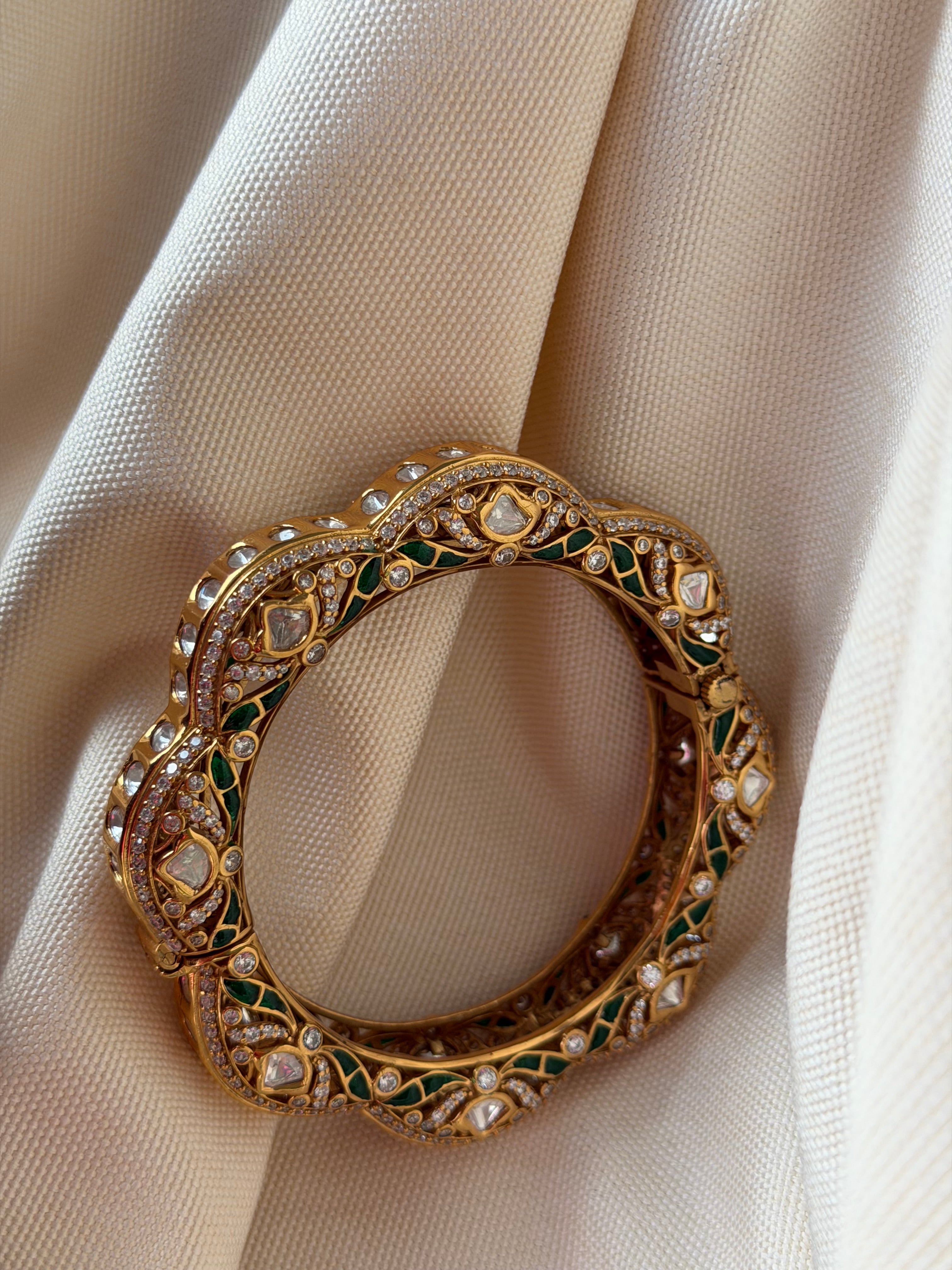 Kundan-style bangle with Green-colored and diamond-like stones [Gold Llated] - Single Bangle