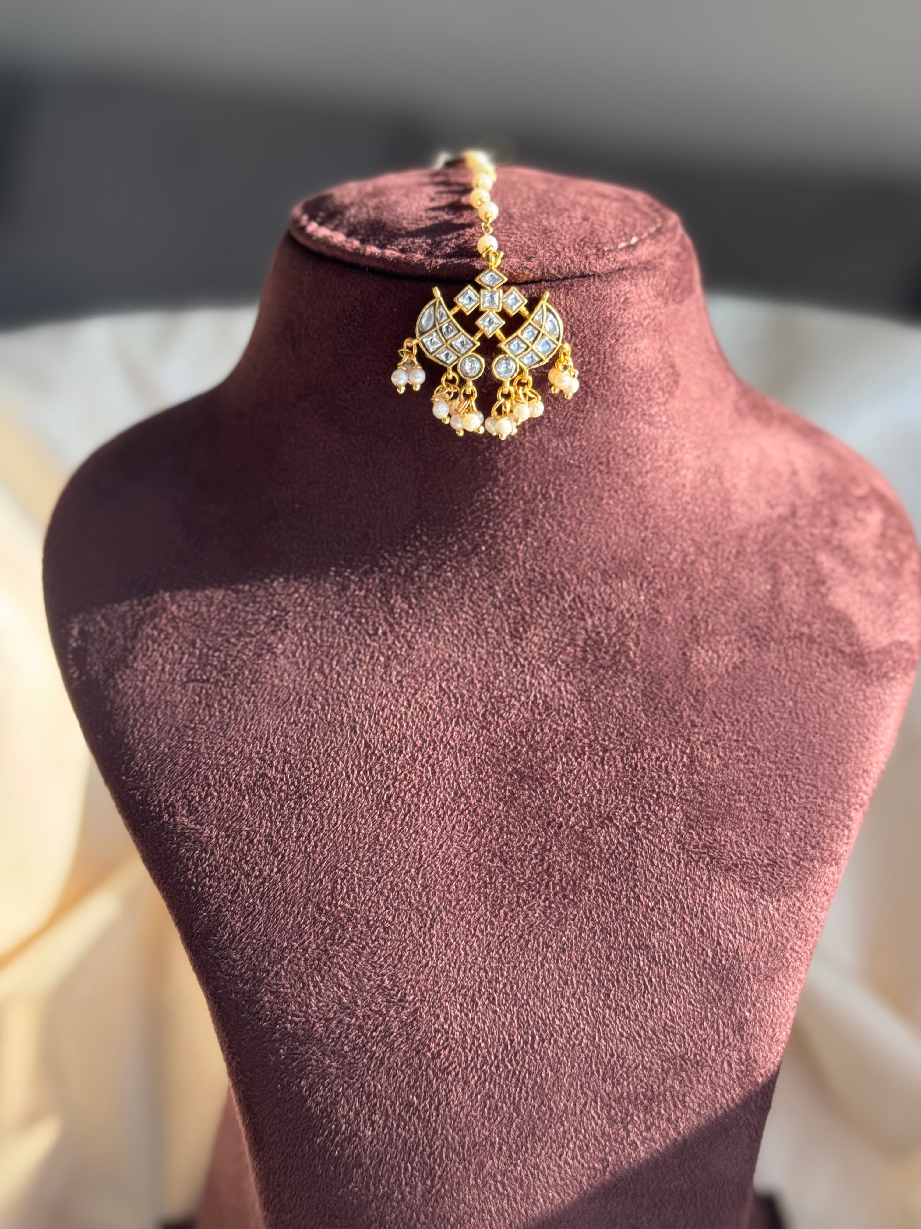 Jadau Kundan Tikka/ Netti Chutti - White