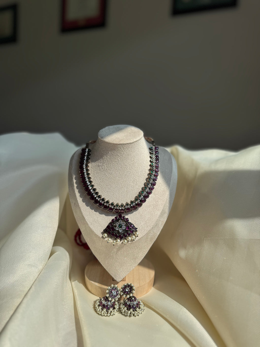 Precious Black Stone Kemp Short Necklace