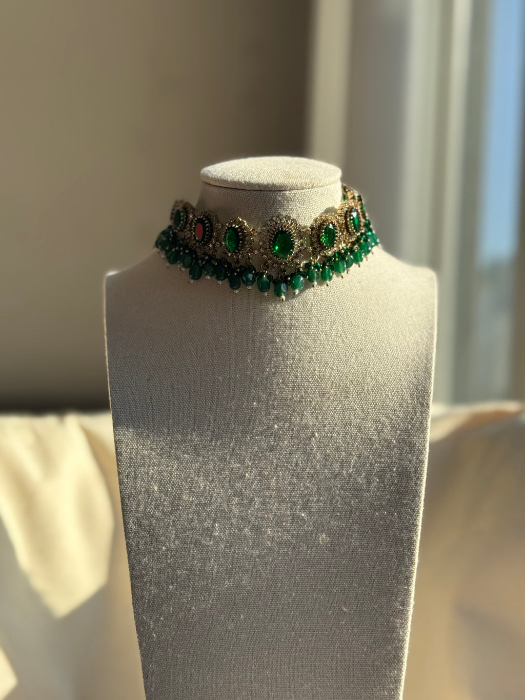 Nive- Victorian Choker Set with Emerald Green Stones