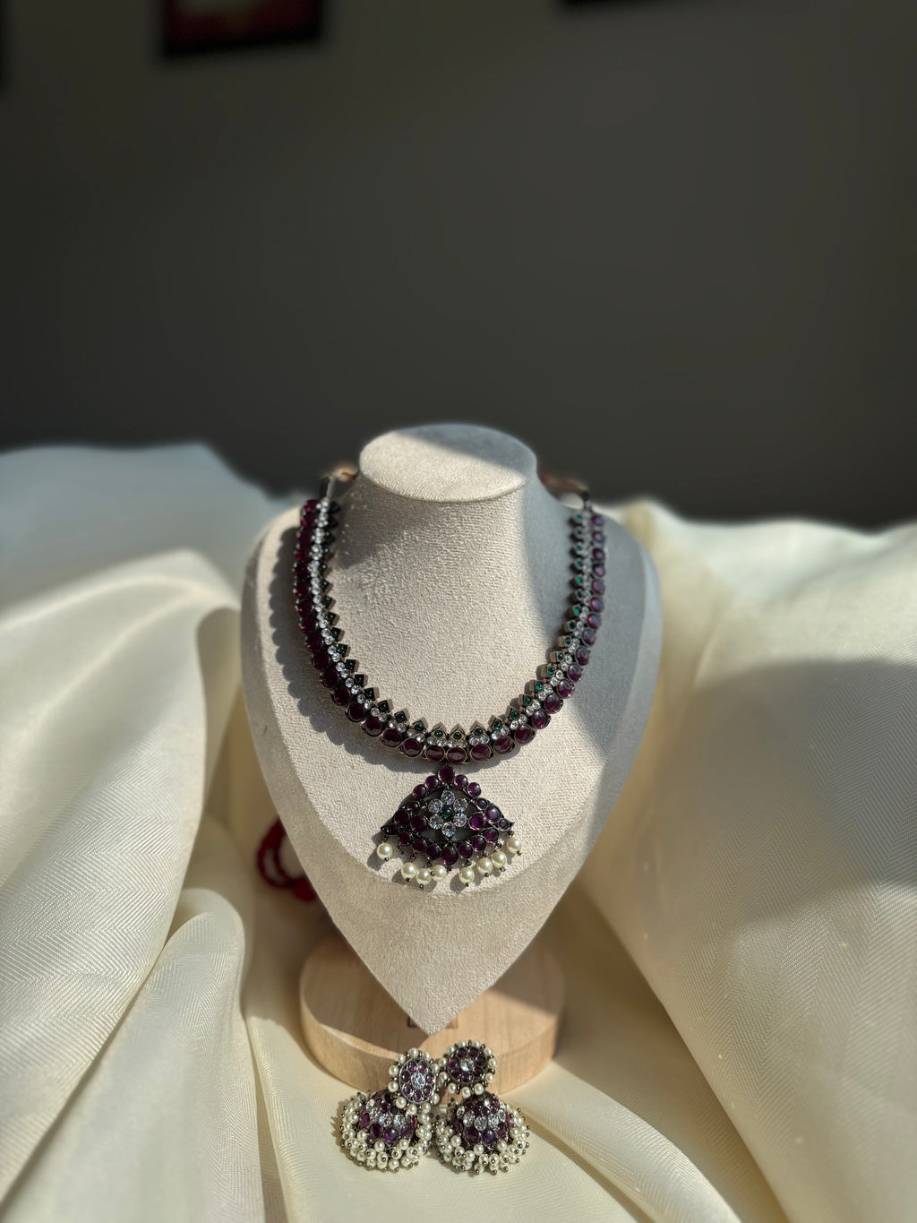 Precious Black Stone Kemp Short Necklace