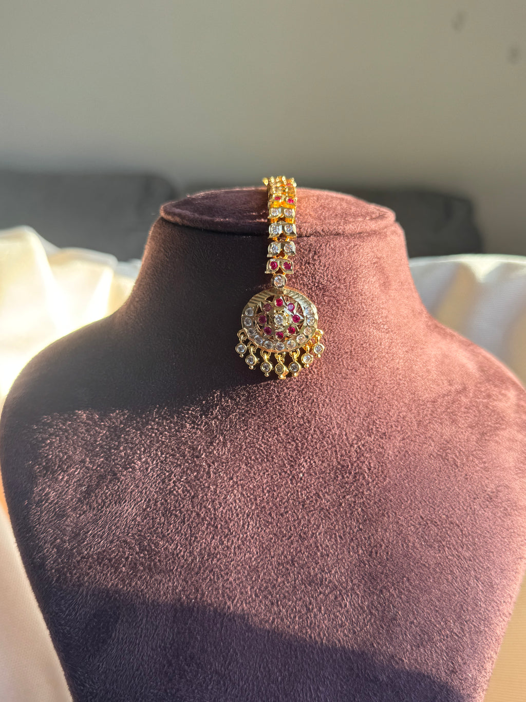 White and Ruby Stone Impoun Tikka