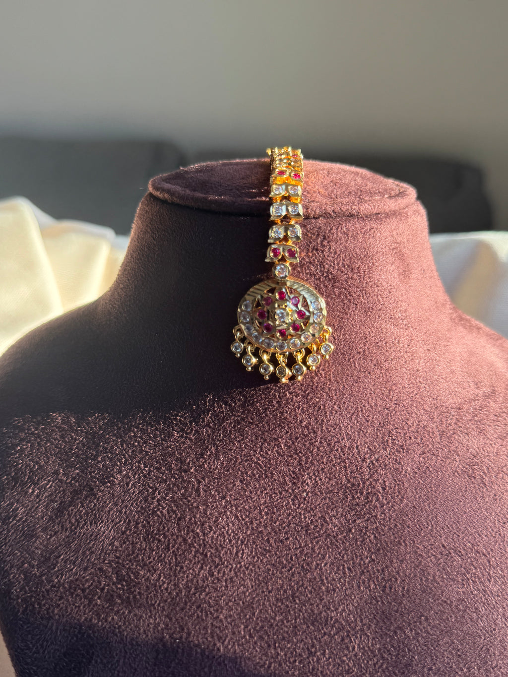 White and Ruby Stone Impoun Tikka