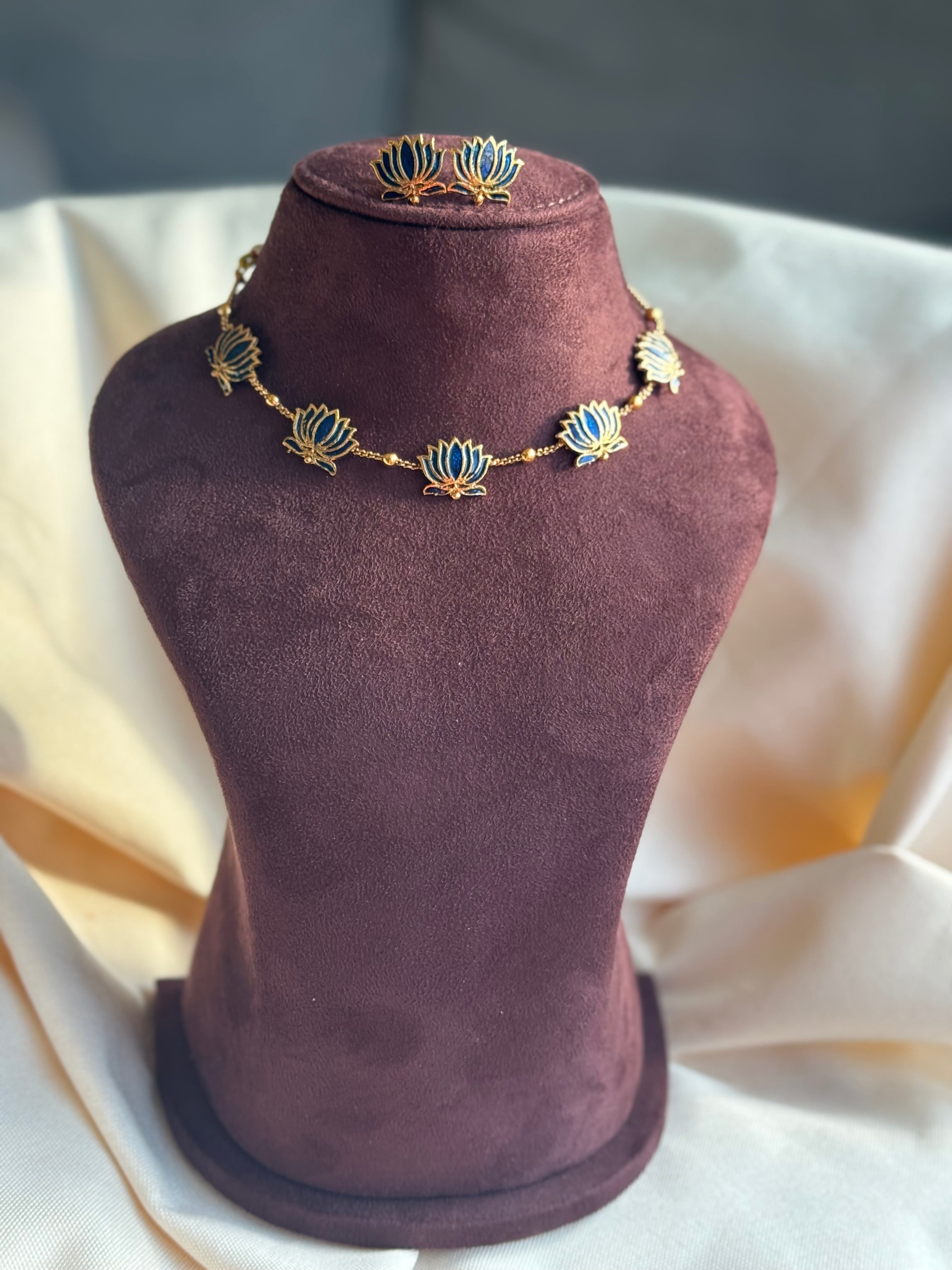 Lotus Short Neckpiece Set -Blue