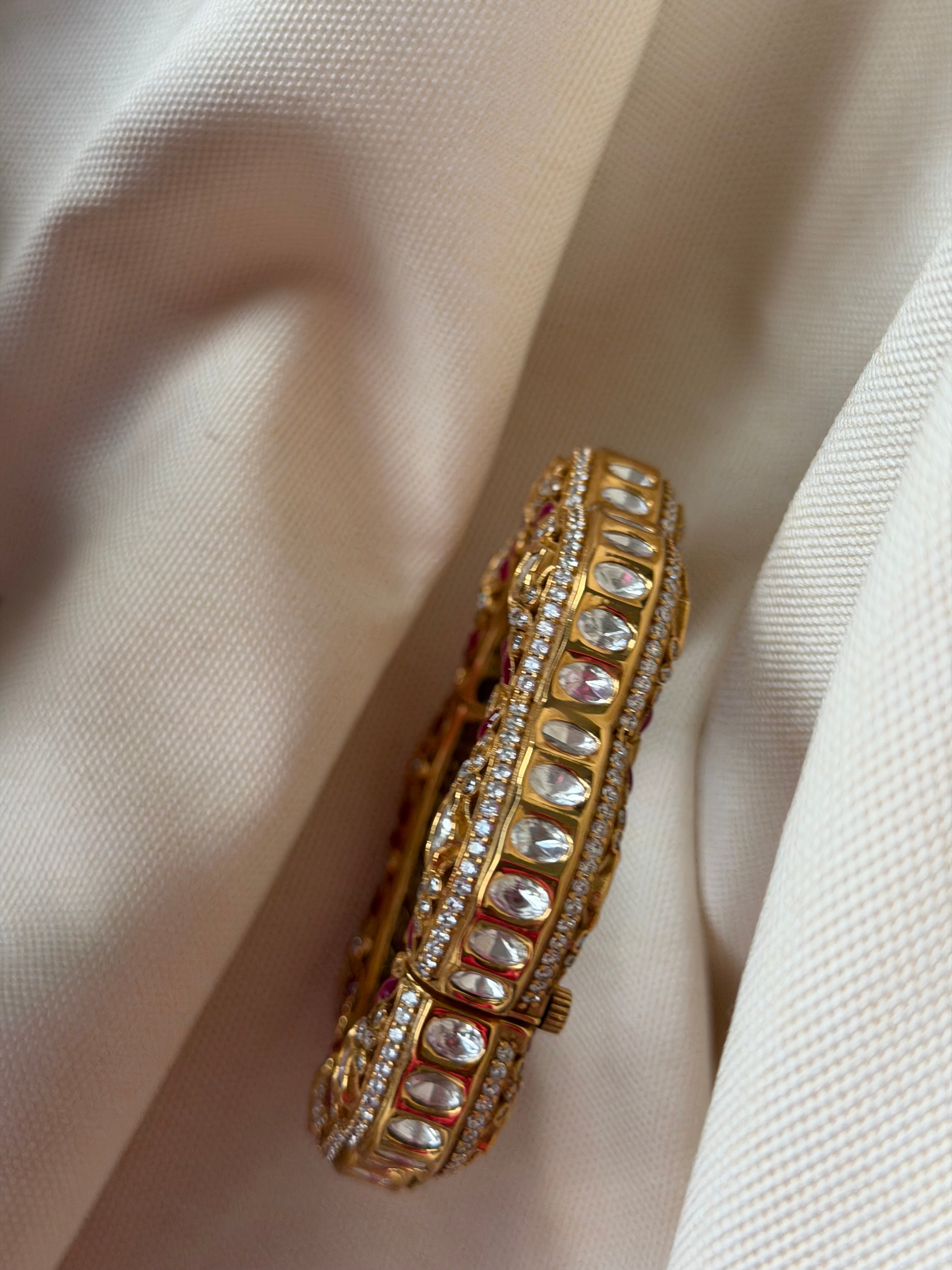 Kundan-style bangle with ruby-colored and diamond-like stones [Gold Llated] - Single Bangle
