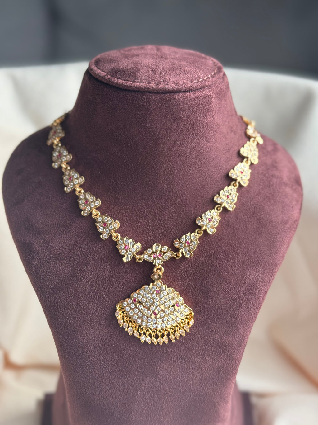 Mathu -Impoun White and Pink Stone Attigai