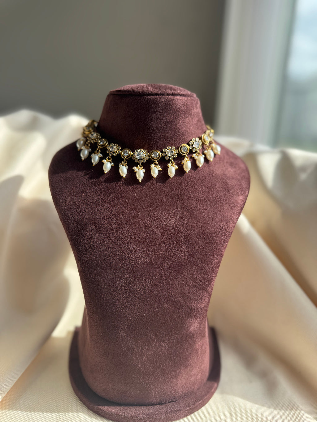 Victorian Short / Chocker Necklace set with White Beads