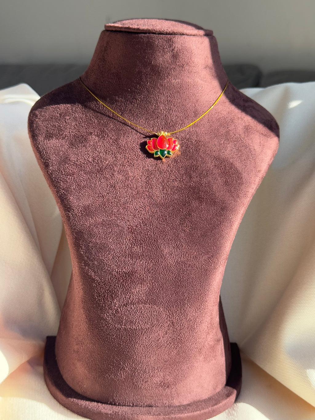 Lotus Pendant Invisible Chain-Green Red