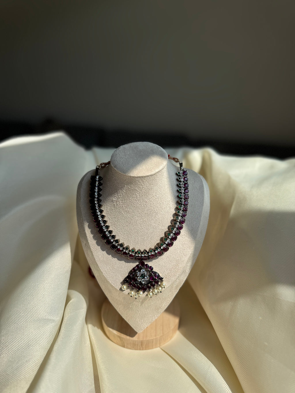 Precious Black Stone Kemp Short Necklace