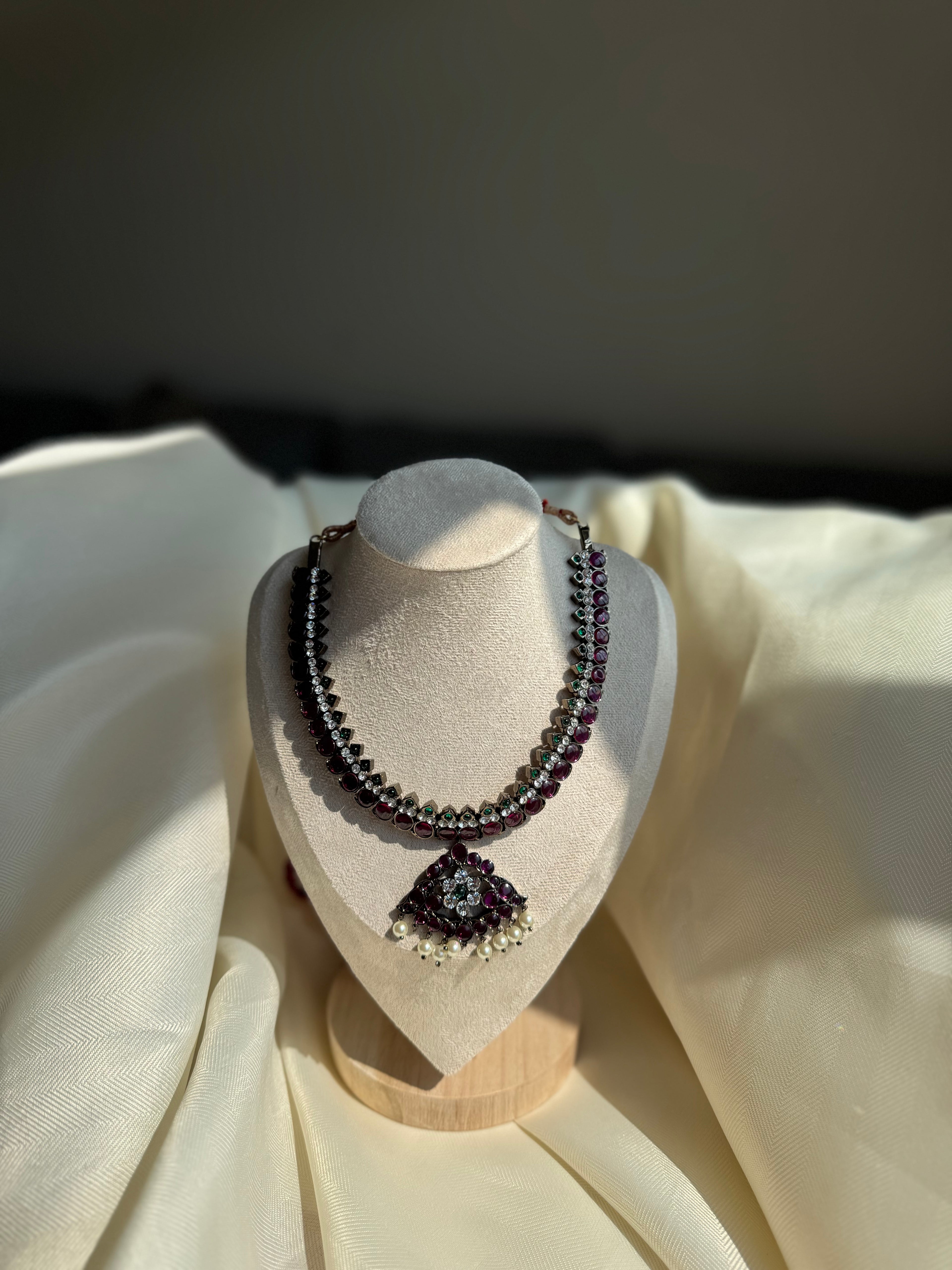 Precious Black Stone Kemp Short Necklace