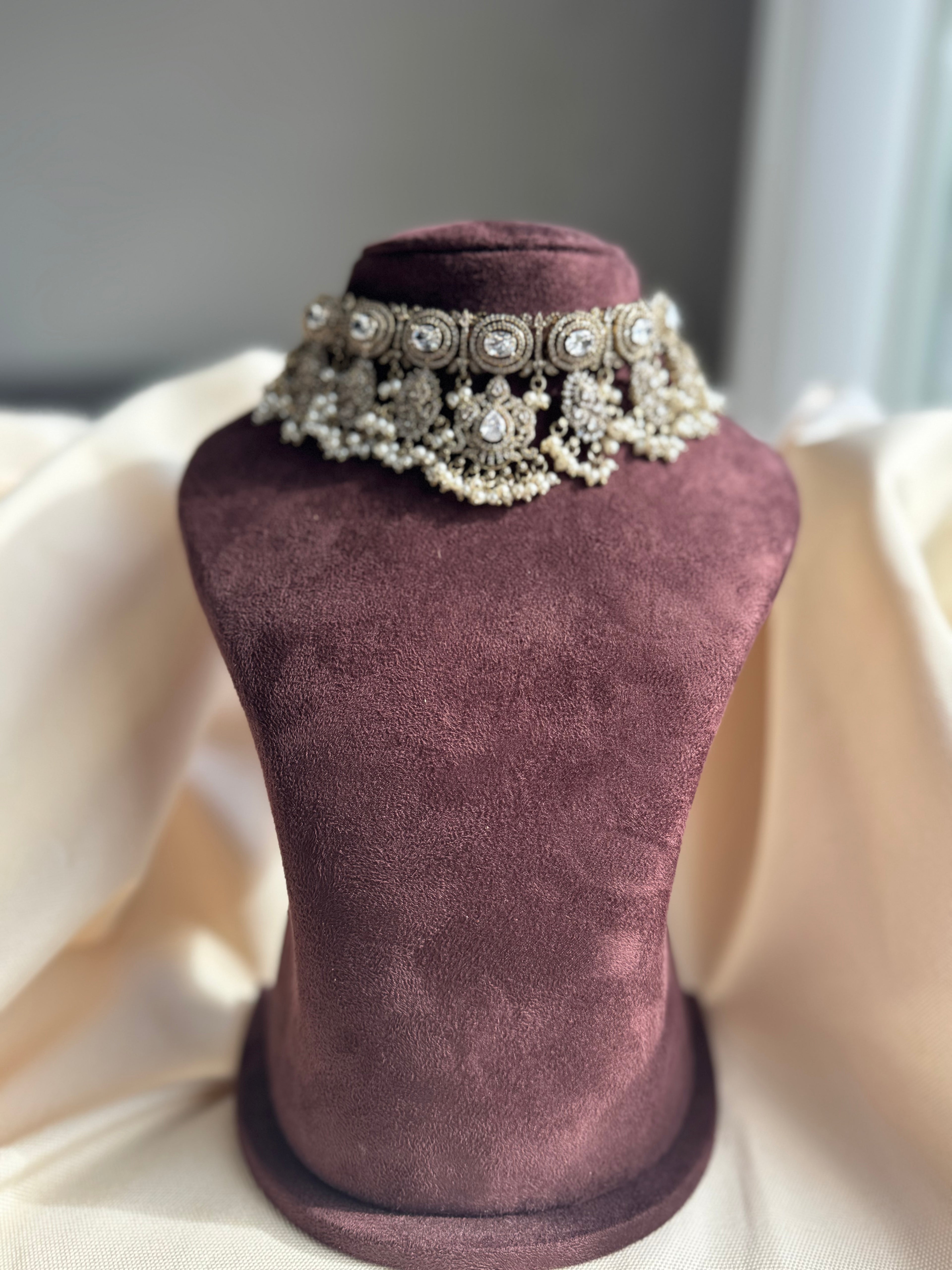 Victorian Choker Set with Earrings – White