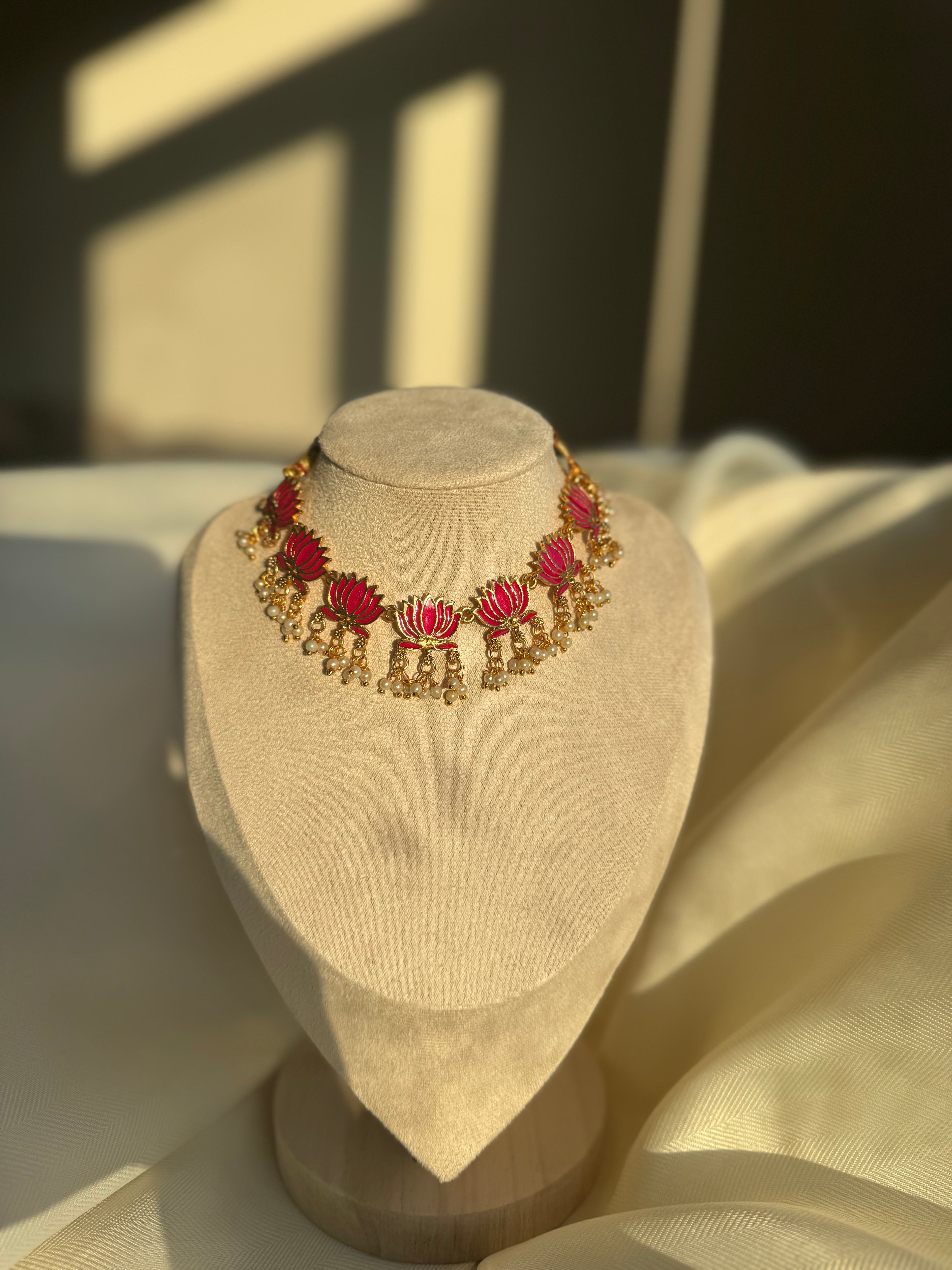 Lotus Pendant Short Neckpiece Set With Pearls