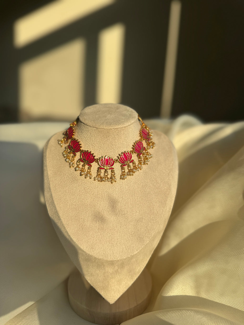 Lotus Pendant Short Neckpiece Set With Pearls