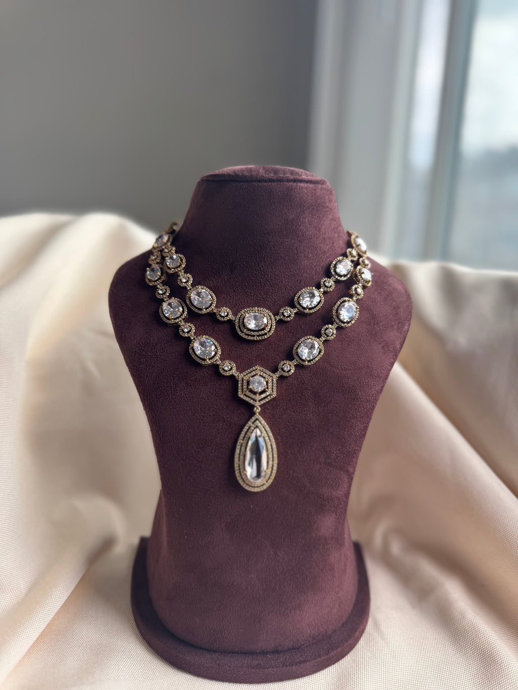 Vithu Victorian Layers Necklace set- White/ Diamond