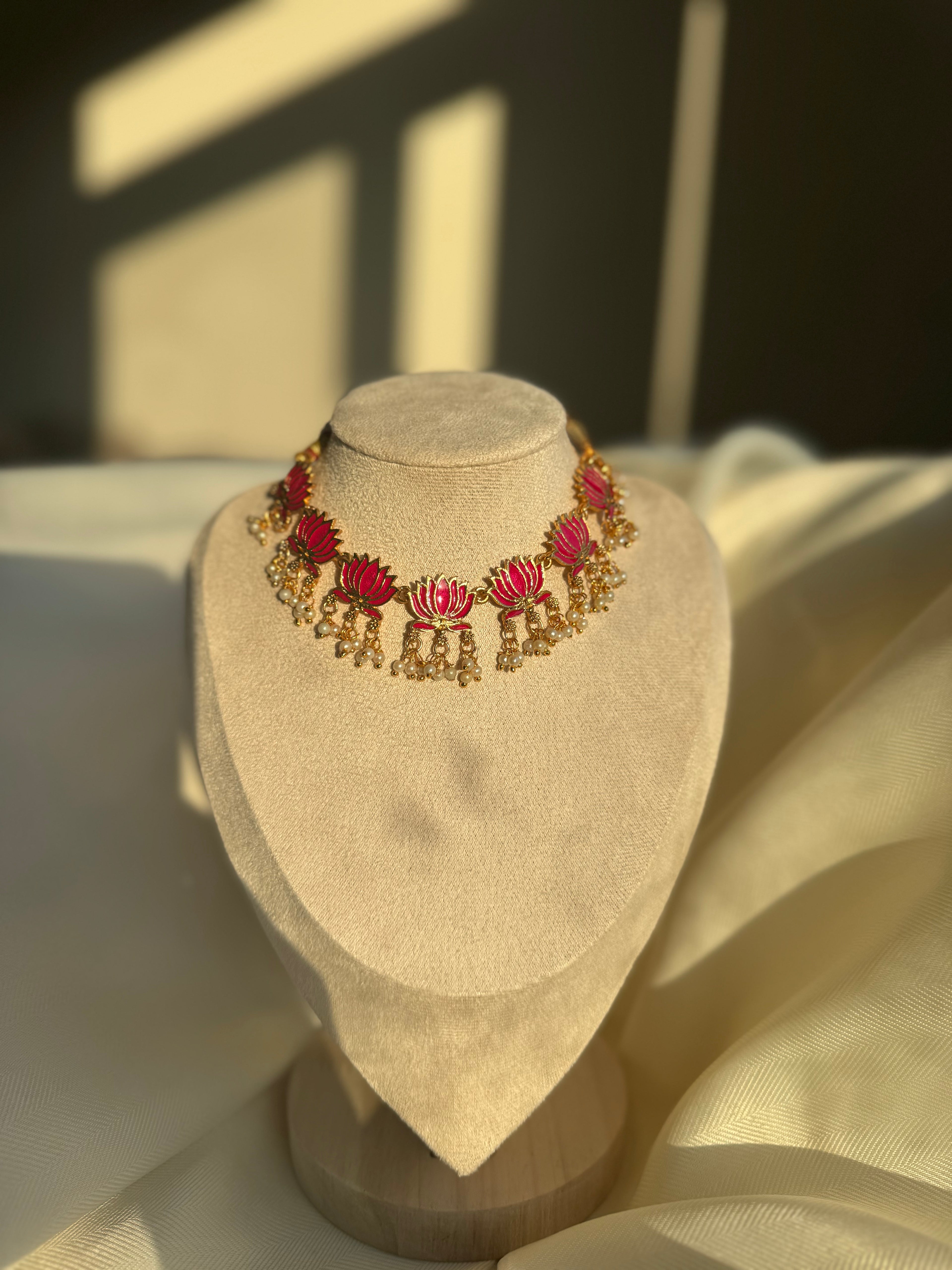 Lotus Pendant Short Neckpiece Set With Pearls