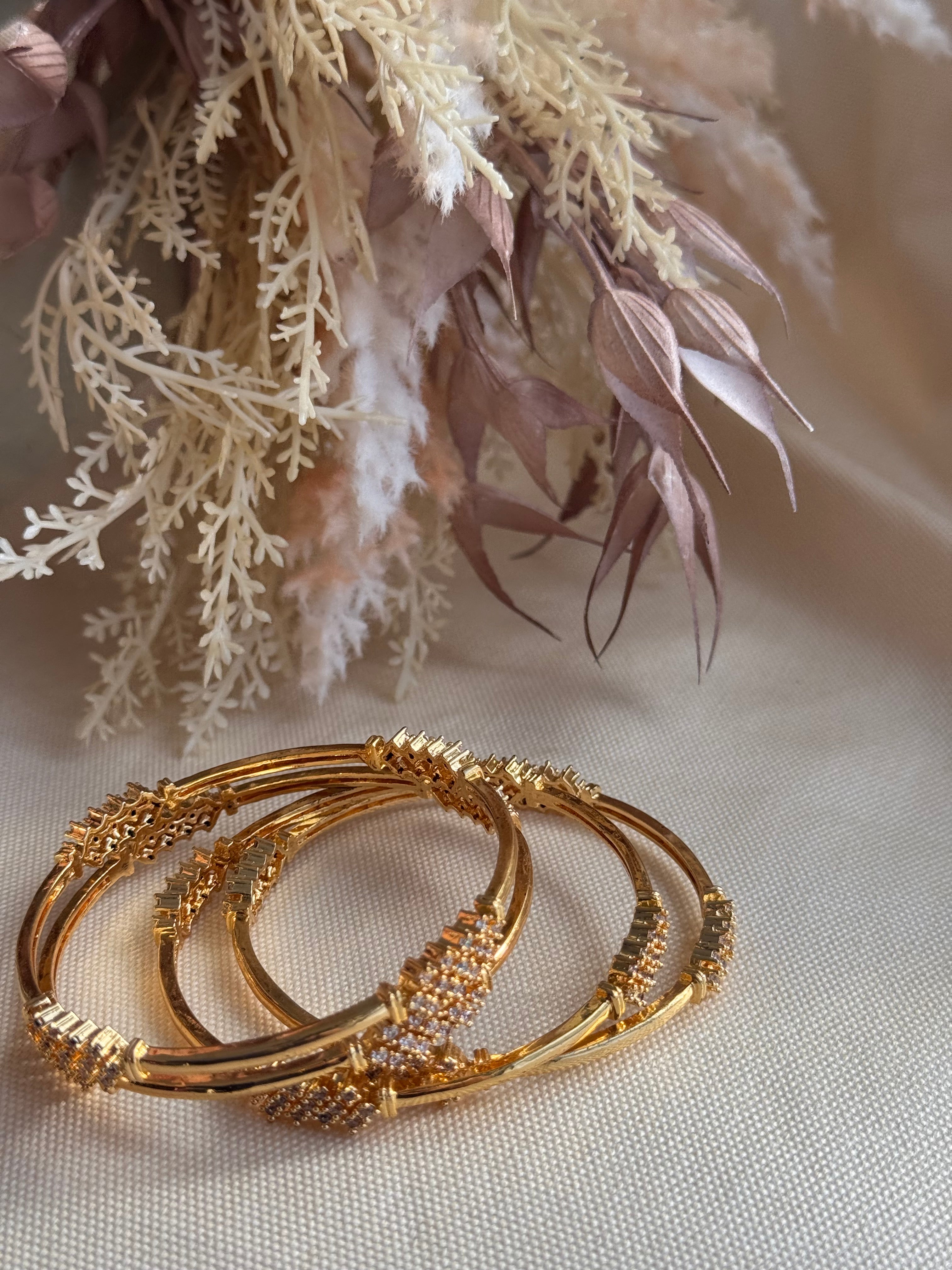 Diamonds a like Bangle SetOf 4