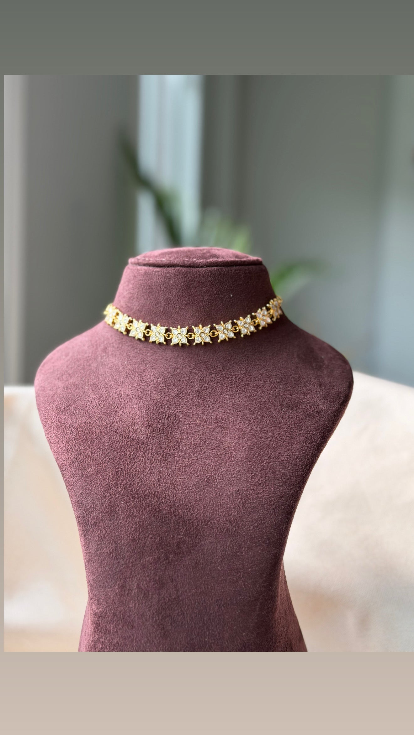 White stone Choker/Neckalce