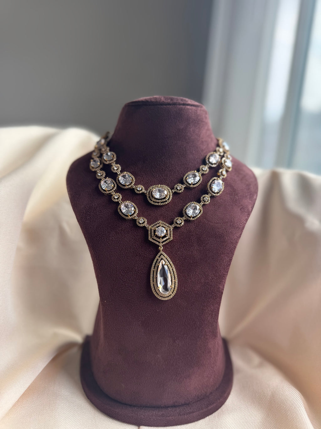 Vithu Victorian Layers Necklace set- White/ Diamond