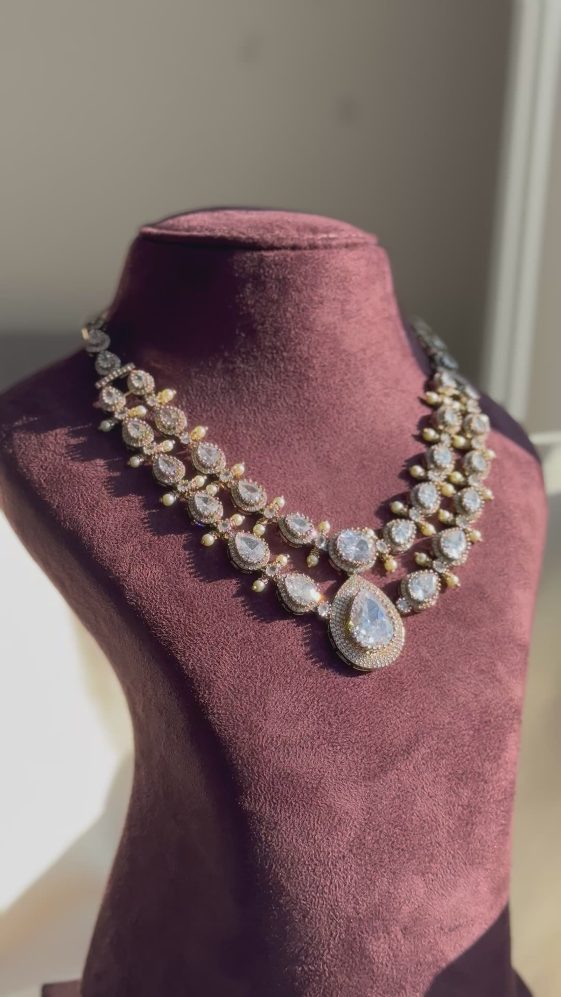 Thanu - Victorian Layered Necklace Set – White